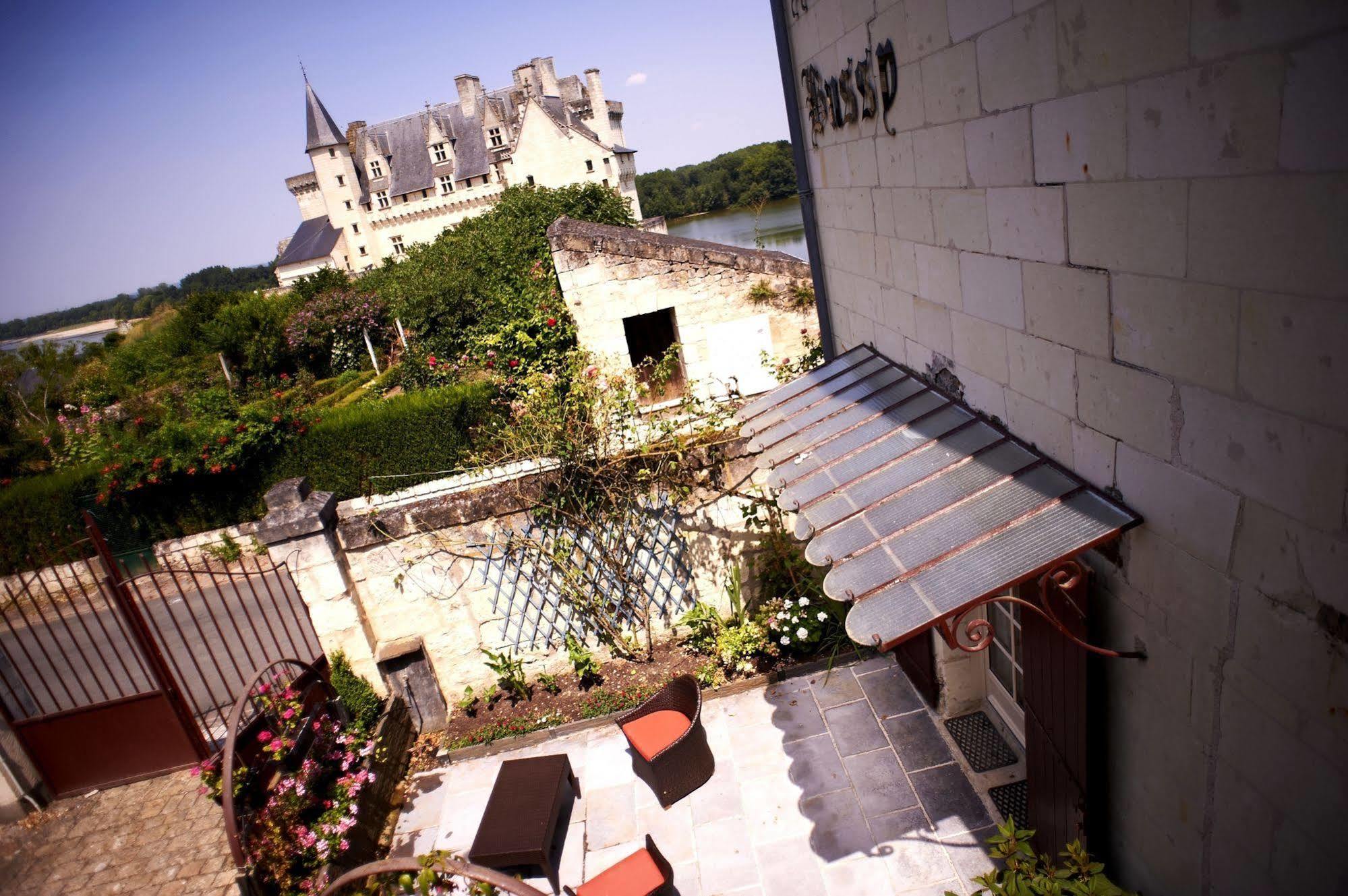 Logis Hotel Le Bussy Montsoreau Bagian luar foto